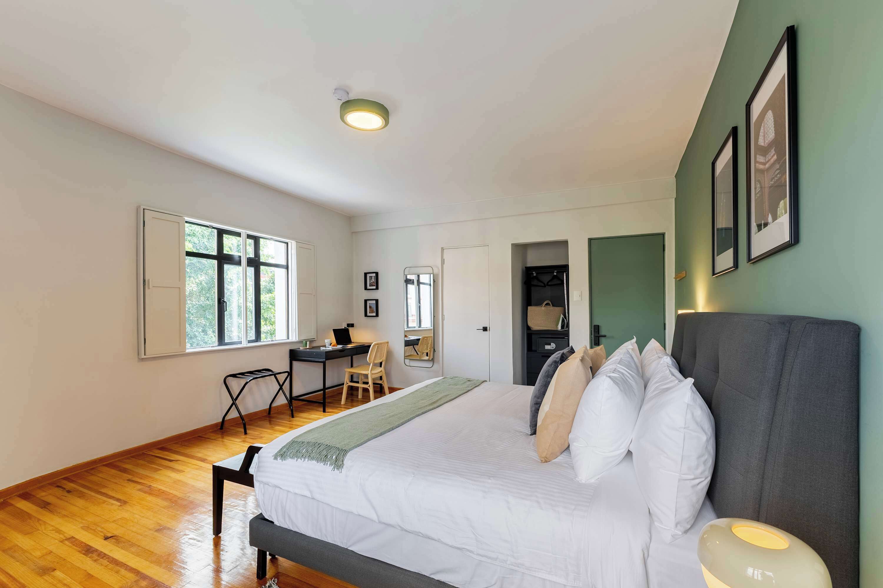 1 多间卧室、办公桌、熨斗/熨衣板、旅行婴儿床