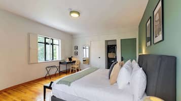 1 Schlafzimmer, Schreibtisch, Bügeleisen/Bügelbrett, Reisekinderbett