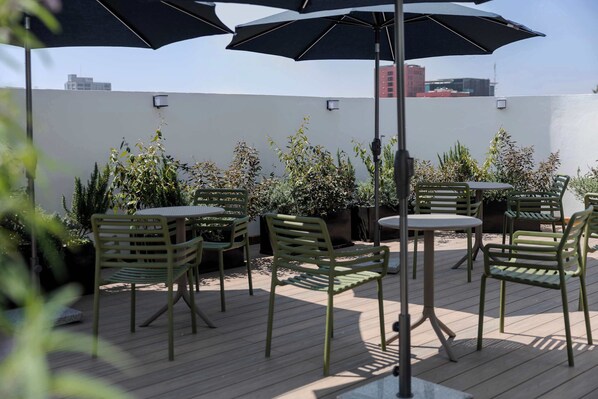 تناول الطعام بالخارج