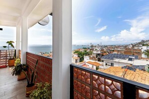 Property grounds - Rooftop Dining and Coastal Breezes near the Beach (Puerto Vallarta)