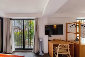 1 bedroom, desk, iron/ironing board, WiFi