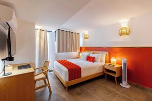 1 chambre, bureau, fer et planche à repasser, Wi-Fi
