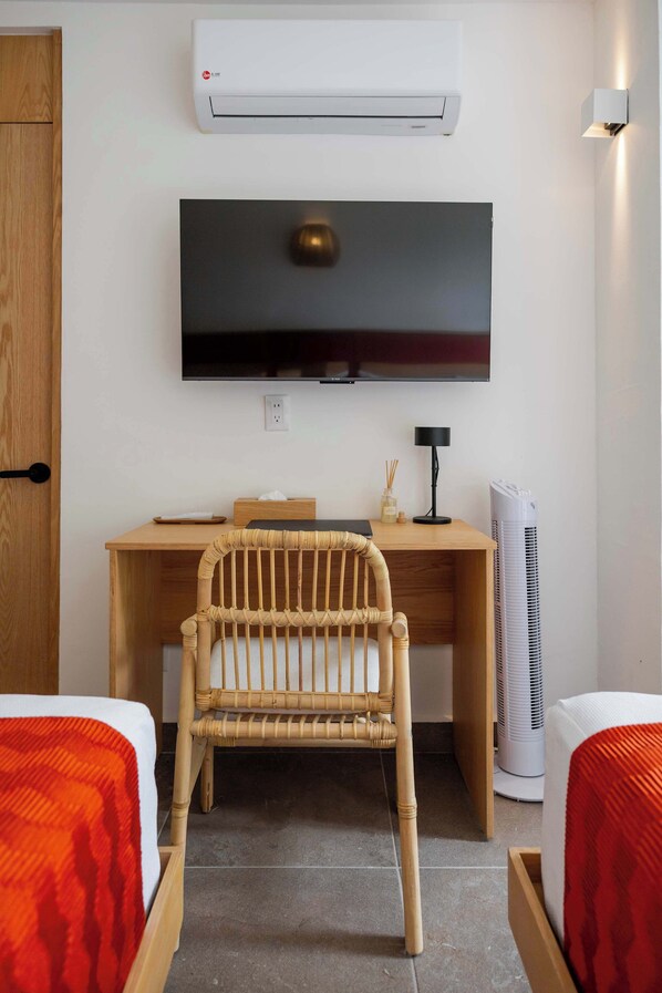 1 chambre, bureau, fer et planche à repasser, Wi-Fi