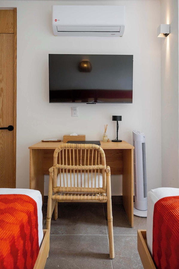 1 chambre, bureau, fer et planche à repasser, Wi-Fi