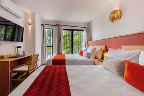 1 dormitori, escriptori, planxa i posts de planxar i wifi 