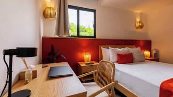 1 bedroom, desk, iron/ironing board, WiFi