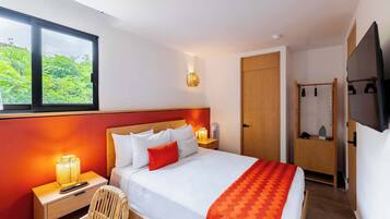 1 bedroom, desk, iron/ironing board, WiFi