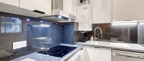 Réfrigérateur, micro-ondes, four, lave-vaisselle