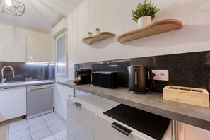 Refrigerador, microondas, horno y lavavajillas 