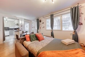 1 makuuhuone, silitysrauta/-lauta, internet