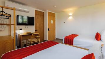 1 slaapkamer, een bureau, een strijkplank/strijkijzer, wifi