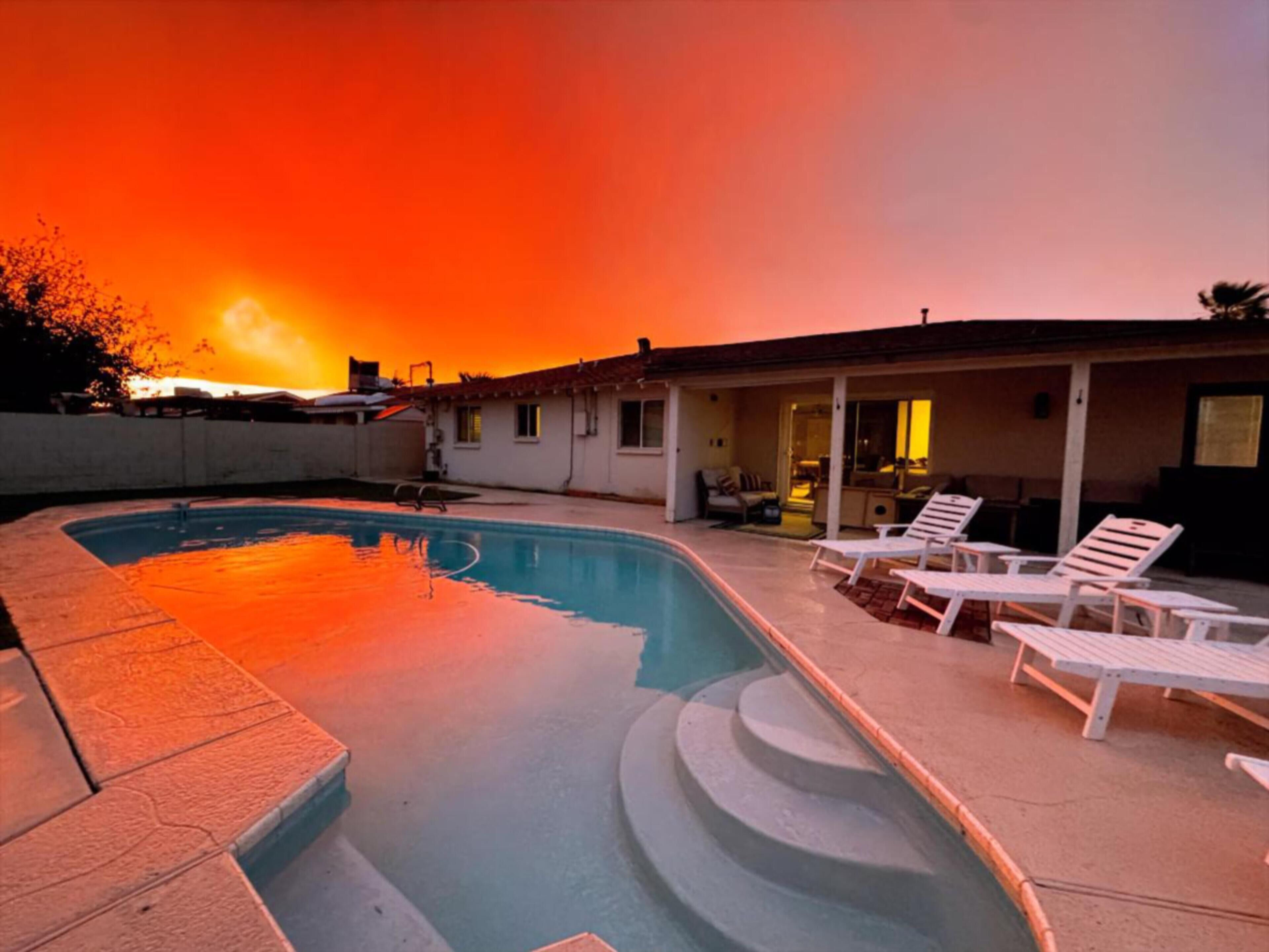 Alberca al aire libre y alberca climatizada