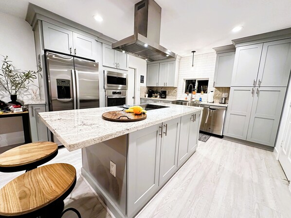 Refrigerador, microondas, horno, placa de cocina