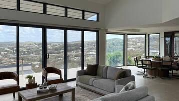 تلفزيون ذكي، كُتُب