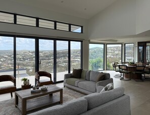 تلفزيون ذكي، كُتُب