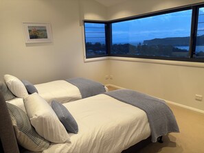 5 多间卧室、办公桌、熨斗/熨衣板、旅行婴儿床