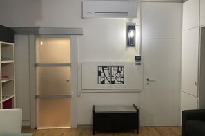 Studio Standar (Studio Erika al Vittoriale) | Interior