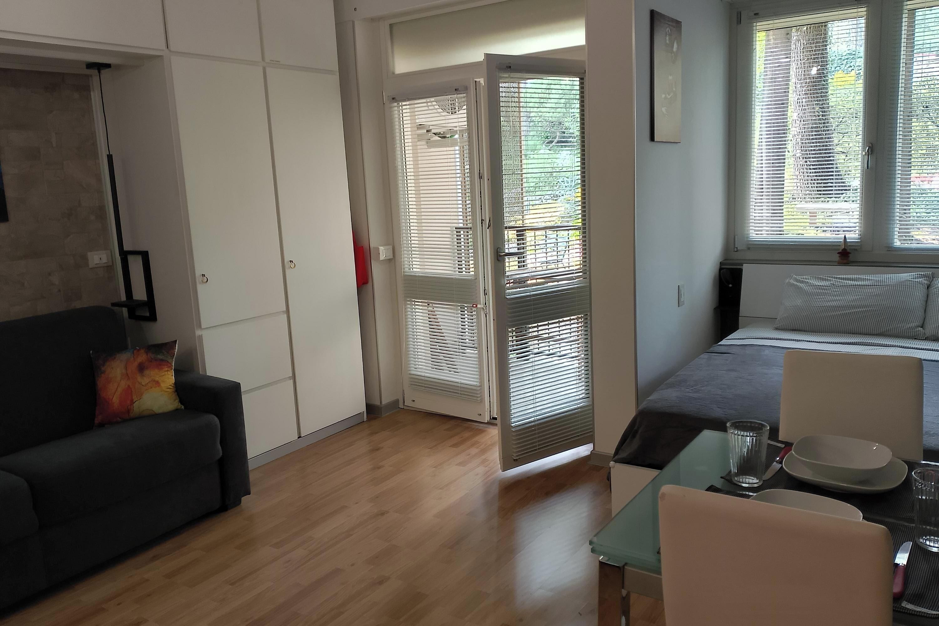 Standard Studio (Studio Erika al Vittoriale) | Free WiFi, bed sheets
