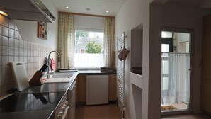 Kaffetrakter/tekoker, kjøleskap, mikrobølgeovn og ovn