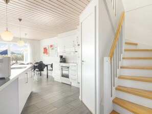 Fridge, microwave, dishwasher, cookware/dishes/utensils