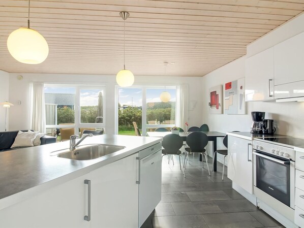 Fridge, microwave, dishwasher, cookware/dishes/utensils