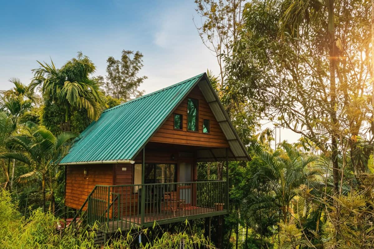 Casa en un árbol clásica, balcón, vistas al jardín | Tabla de planchar con plancha y wifi gratis
