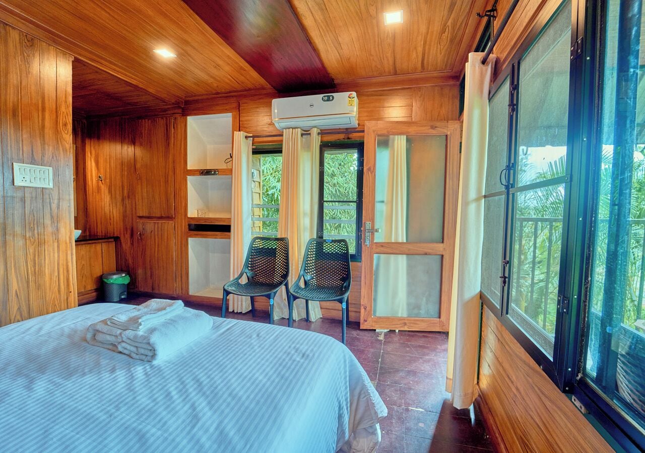 Iron/ironing board, free WiFi