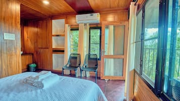 Iron/ironing board, free WiFi