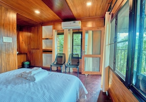 Casa en un árbol clásica, balcón, vistas al jardín | Tabla de planchar con plancha y wifi gratis