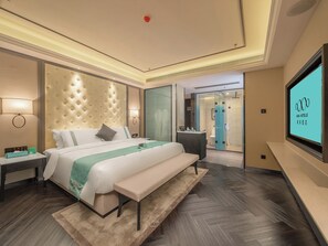 Superior Double Room, City View | Desk, laptop workspace, blackout drapes, soundproofing