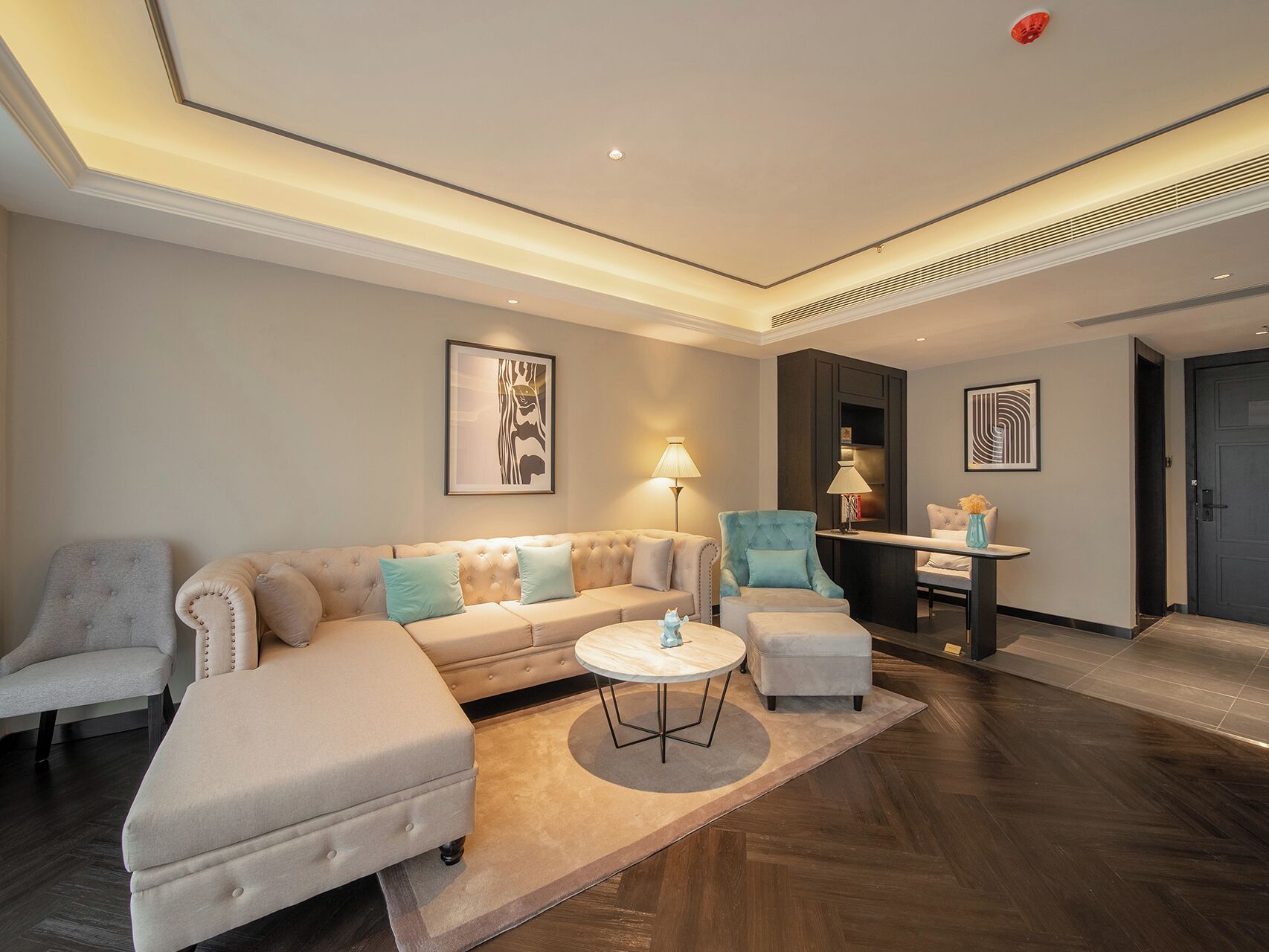 Suíte superluxo, vista para a cidade | Edredons de pluma, camas com colchões de espuma com sistema de memória