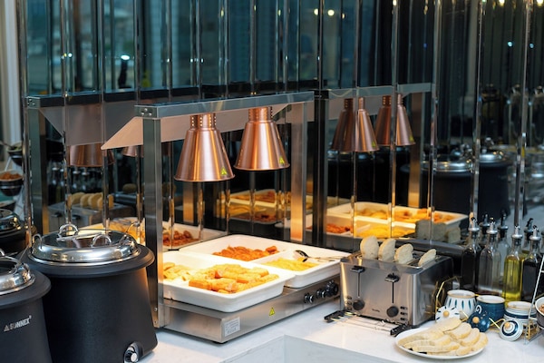 Free daily self-service breakfast