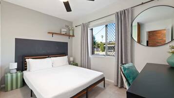 2 Schlafzimmer, Schreibtisch, Bügeleisen/Bügelbrett, WLAN