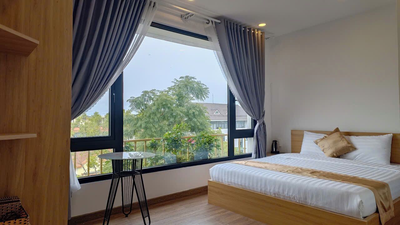 Deluxe Double Room | Desk, laptop workspace, blackout curtains, free WiFi