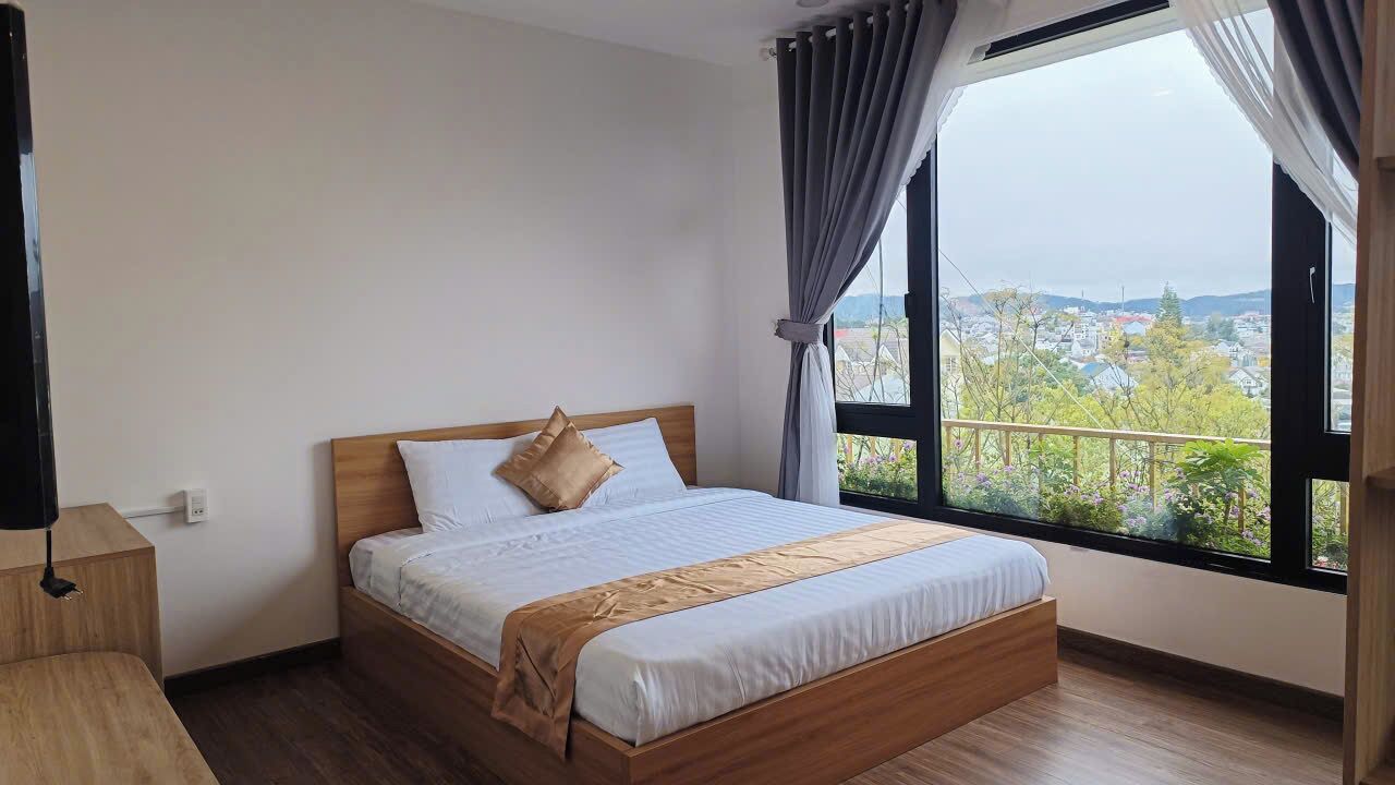 Family Triple Room | Desk, laptop workspace, blackout drapes, free WiFi