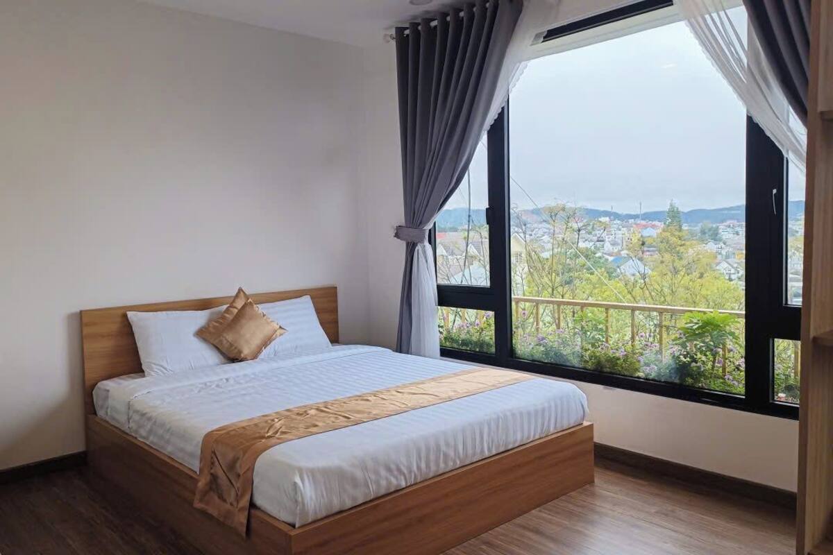 Family Triple Room | Desk, laptop workspace, blackout drapes, free WiFi