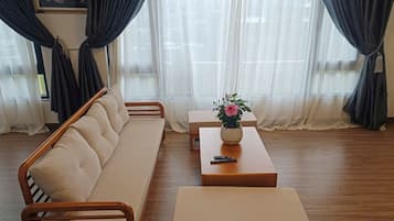 Family Triple Room | Living area | 19-inch TV with digital channels, pay movies
