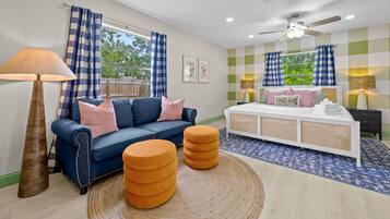 3 عدّة غرف نوم ومكتب ومكواة/لوح كي وسرير سفر