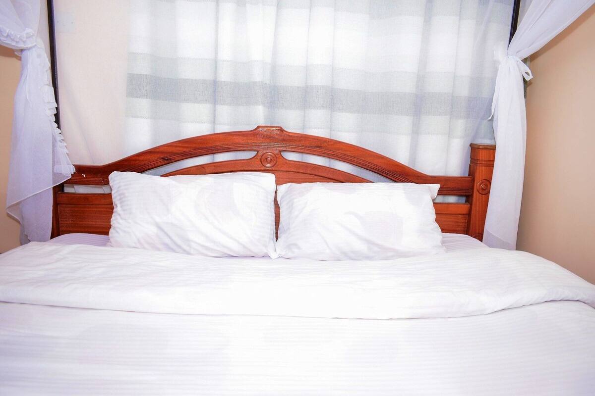 Deluxe Single Room | Free WiFi, bed sheets