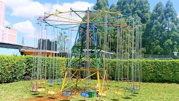 Área de juegos infantiles al aire libre