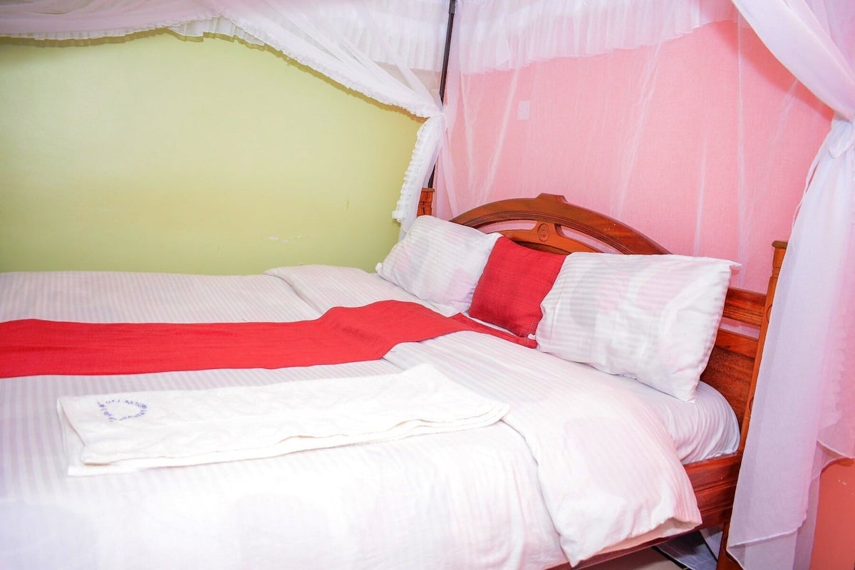 Standard Double Room | Free WiFi, bed sheets