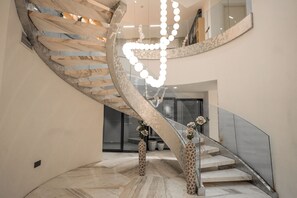 Interior - Spacious 4-bedroom apartment with inhouse Pool, Gym and Cinema room in Dubai (Dubai)