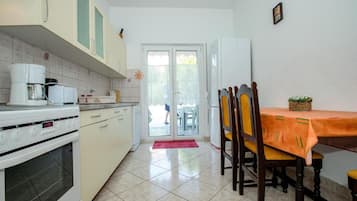Micro-ondes, four, plaque de cuisson, lave-vaisselle