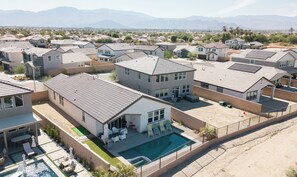Exterior - Desert Bliss New 4br, 3ba Modern design Pool/Spa (Indio)