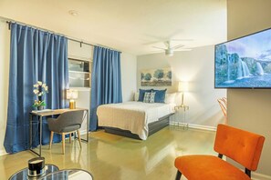 1 غرفة نوم ومكتب ومكواة/لوح كي وسرير سفر