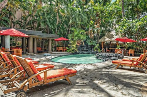 Waikiki Stay 1 BR w/Kitchen, 2 blocks from the beach