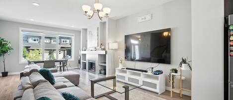 Smart TV, music library, video library, printers