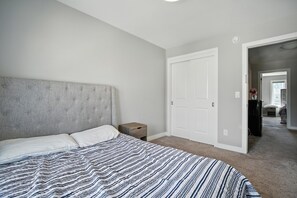 2 bedrooms, desk, iron/ironing board, free WiFi