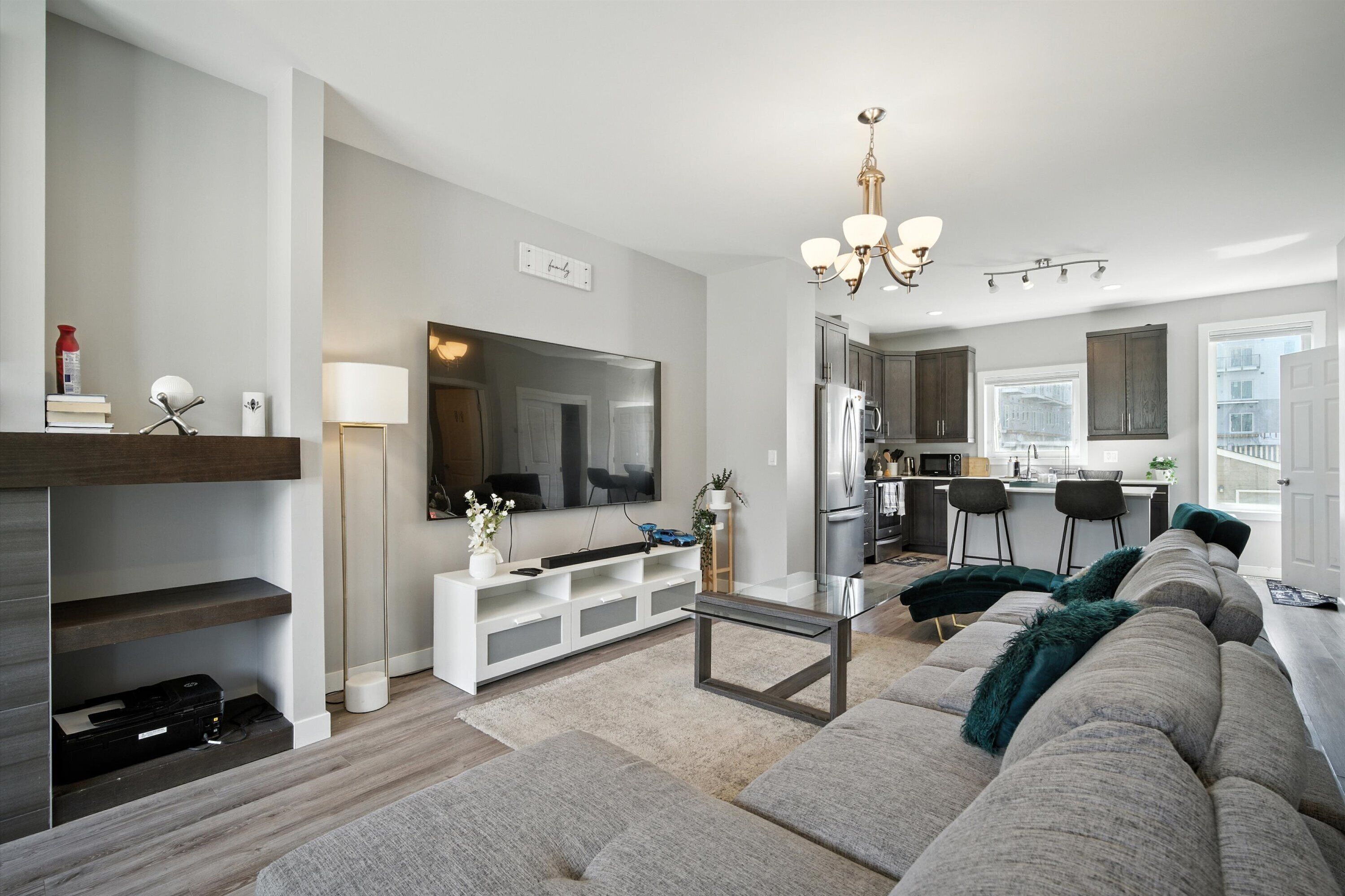 Smart TV, music library, video library, printers