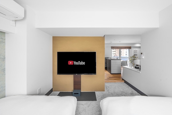 Fer et planche à repasser, accès au Wi-Fi (inclus)